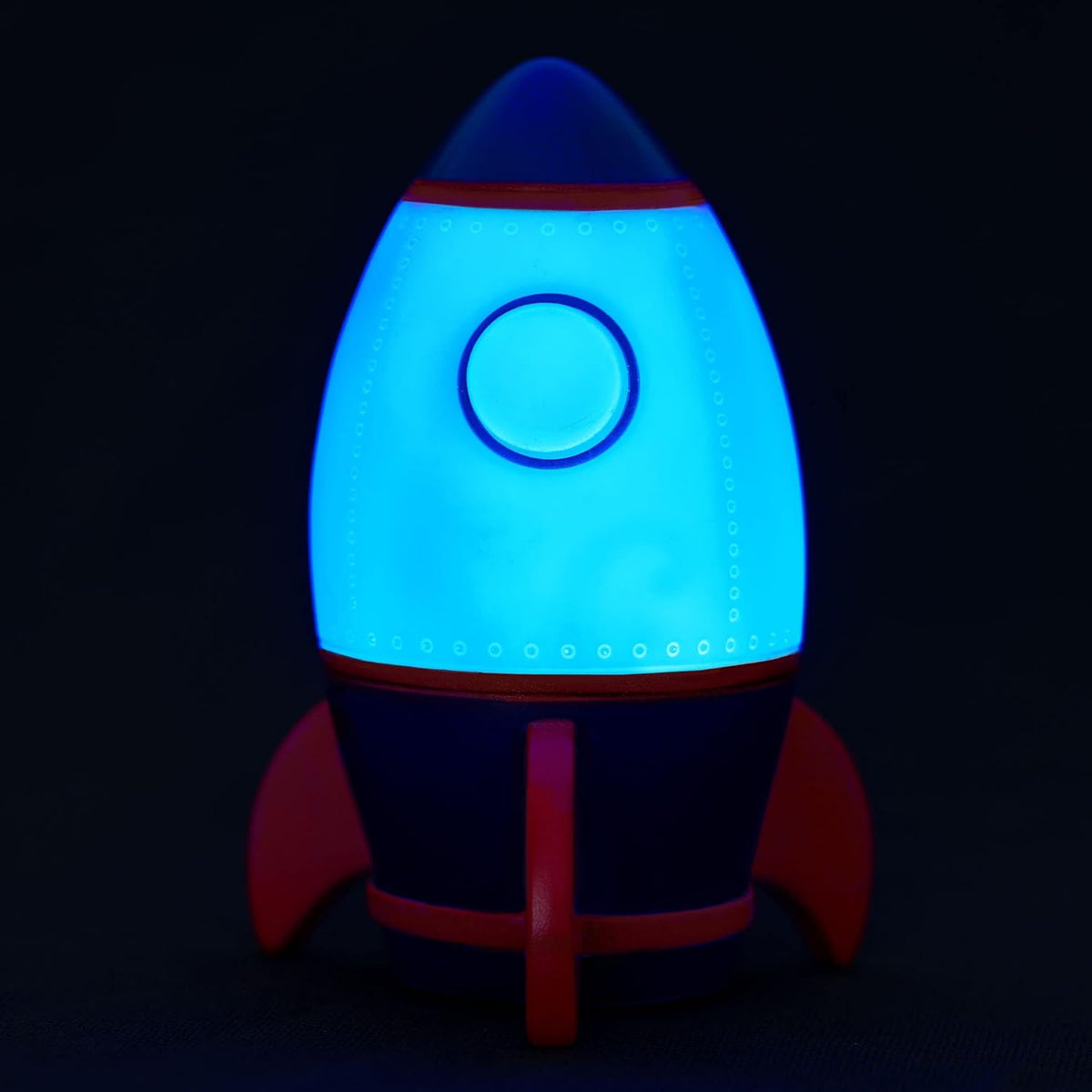 Luce notturna a led Legami a forma di razzo spaziale illuminata di azzurro nel buio
